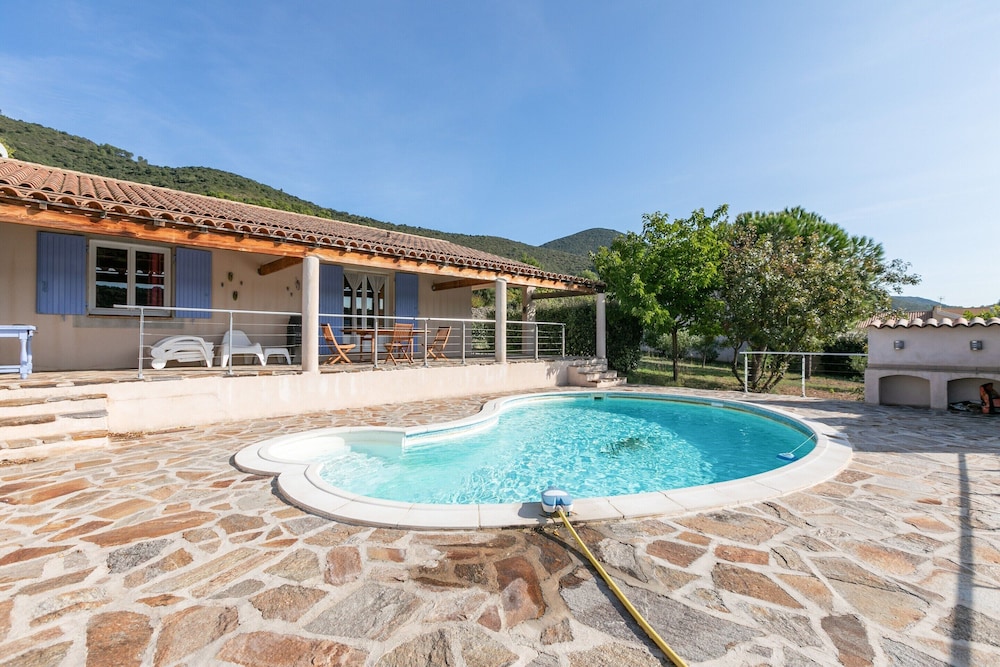Sunny Roquebrun Getaway