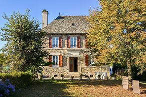 Senezergues Garden Hideaway