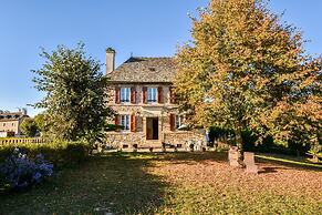 Senezergues Garden Hideaway
