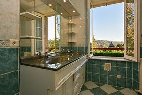 Senezergues Garden Hideaway