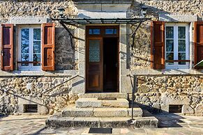 Senezergues Garden Hideaway