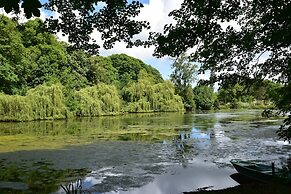 Riverside Retreat in Lantheuil