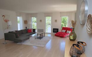 Spacious Villa With Heated Pool and EV Charger