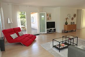 Spacious Villa With Heated Pool and EV Charger