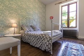 Stylish Mansion in Savignac