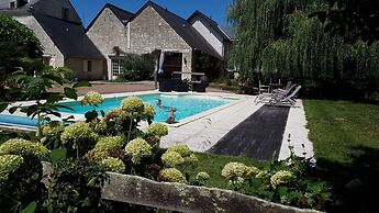 Riverside Hideaway in Cinais