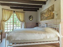Riverside Hideaway in Cinais