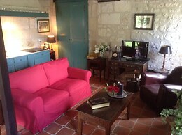 Riverside Hideaway in Cinais