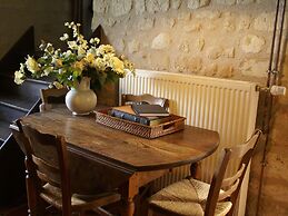 Riverside Hideaway in Cinais