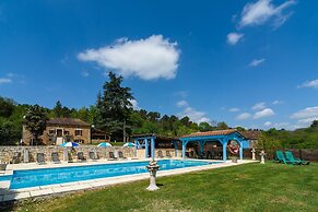 Blanquefort Hill Retreat