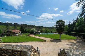 Blanquefort Hill Retreat