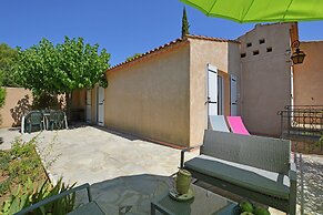 Saint-maximin: Pool & Peace