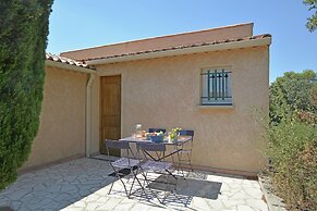 Saint-maximin: Pool & Peace