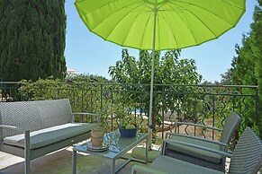 Saint-maximin: Pool & Peace