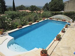 Saint-maximin: Pool & Peace