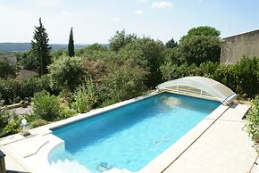 Saint-maximin: Pool & Peace