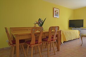Saint-maximin: Pool & Peace