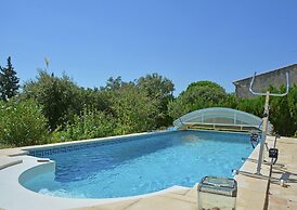 Saint-maximin: Pool & Peace