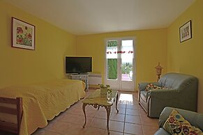 Saint-maximin: Pool & Peace