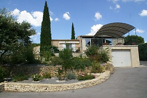 Saint-maximin: Pool & Peace
