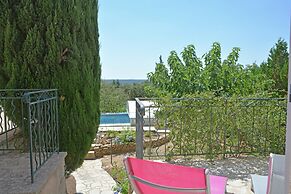 Saint-maximin: Pool & Peace
