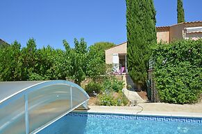Saint-maximin: Pool & Peace