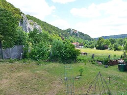 Homely Apartment with BBQ in Riedenburg Prunn near Forest