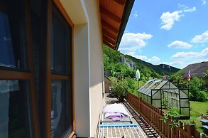 Homely Apartment with BBQ in Riedenburg Prunn near Forest