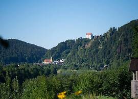 Homely Apartment with BBQ in Riedenburg Prunn near Forest