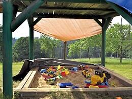 Cushy Apartment with Hot Tub, Sauna, Solarium, BBQ, Balcony