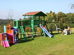 Cushy Apartment with Hot Tub, Sauna, Solarium, BBQ, Balcony