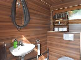 Cushy Apartment with Hot Tub, Sauna, Solarium, BBQ, Balcony