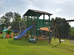 Cushy Apartment with Hot Tub, Sauna, Solarium, BBQ, Balcony