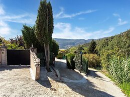 Cozy Hillside Escape in Berre