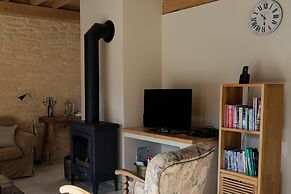 Beautifully Located Country House With Heated Pool