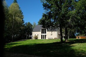 Beautifully Located Country House With Heated Pool