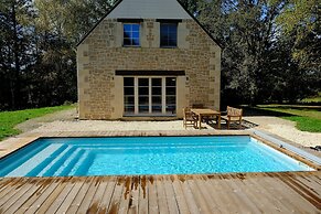 Beautifully Located Country House With Heated Pool