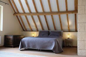 Beautifully Located Country House With Heated Pool