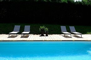 Beautifully Located Country House With Heated Pool