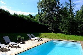 Beautifully Located Country House With Heated Pool