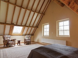 Beautifully Located Country House With Heated Pool