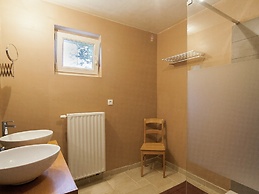 Beautifully Located Country House With Heated Pool