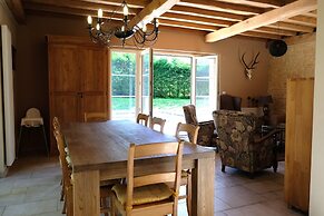 Beautifully Located Country House With Heated Pool
