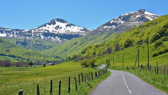Beautifully Located Country House With Heated Pool