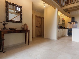 Beautifully Located Country House With Heated Pool