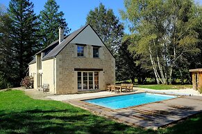 Beautifully Located Country House With Heated Pool