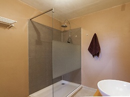 Beautifully Located Country House With Heated Pool