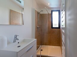 Villa in Malaucene With Mont Ventoux Views