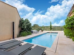 Villa in Malaucene With Mont Ventoux Views