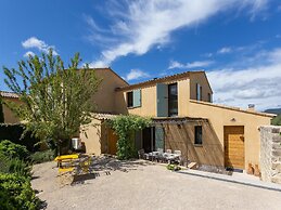 Villa in Malaucene With Mont Ventoux Views